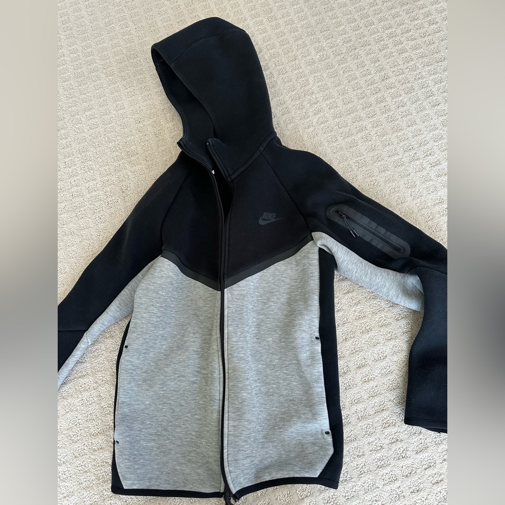 Men’s Nike Tech Size Small